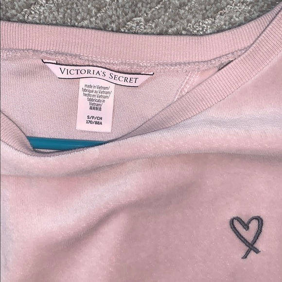 Victoria’s Secret Pink Velvet Long Sleeve - Picture 2 of 3